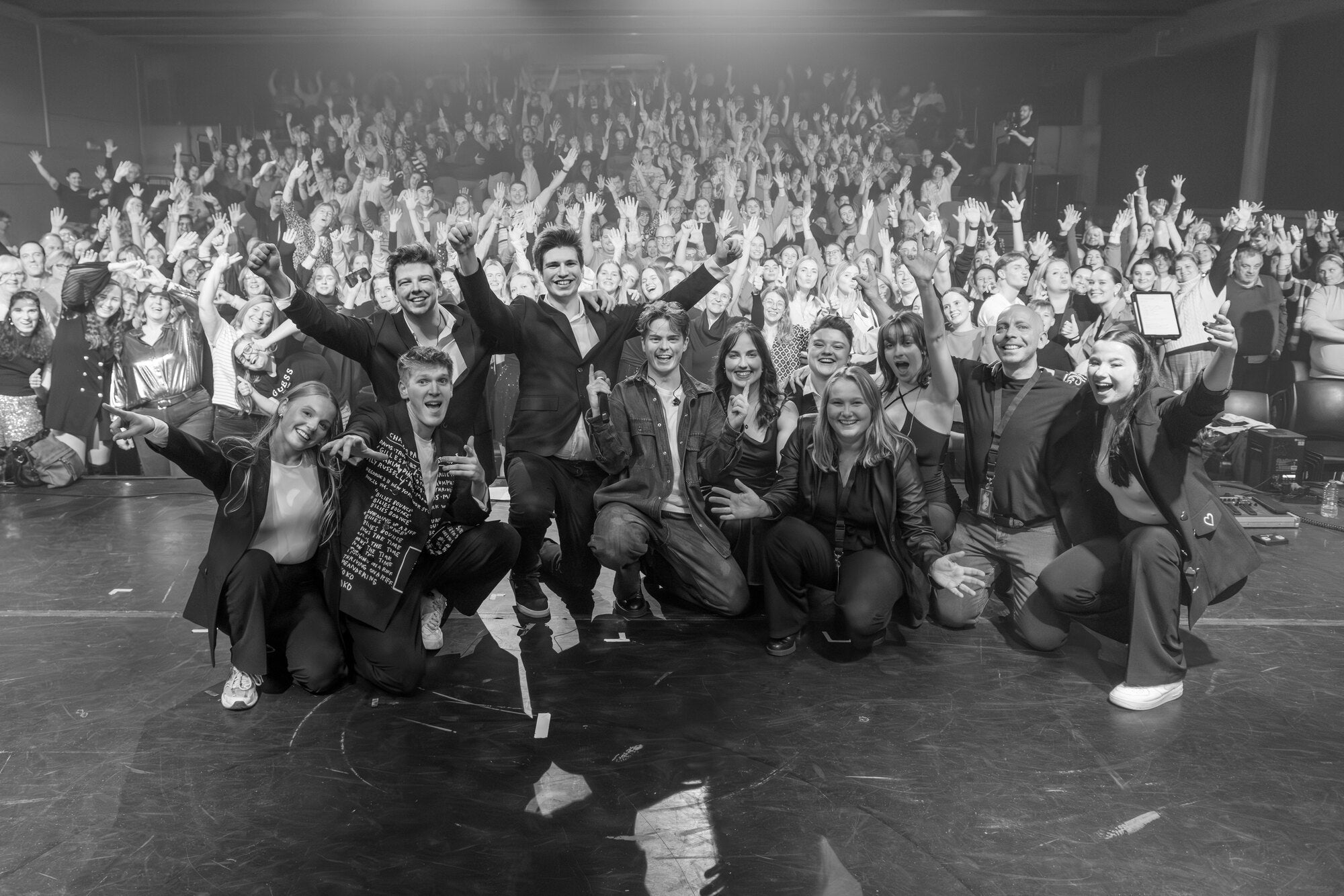 5 JAAR JENS, 3 uur feest met live band en dansers