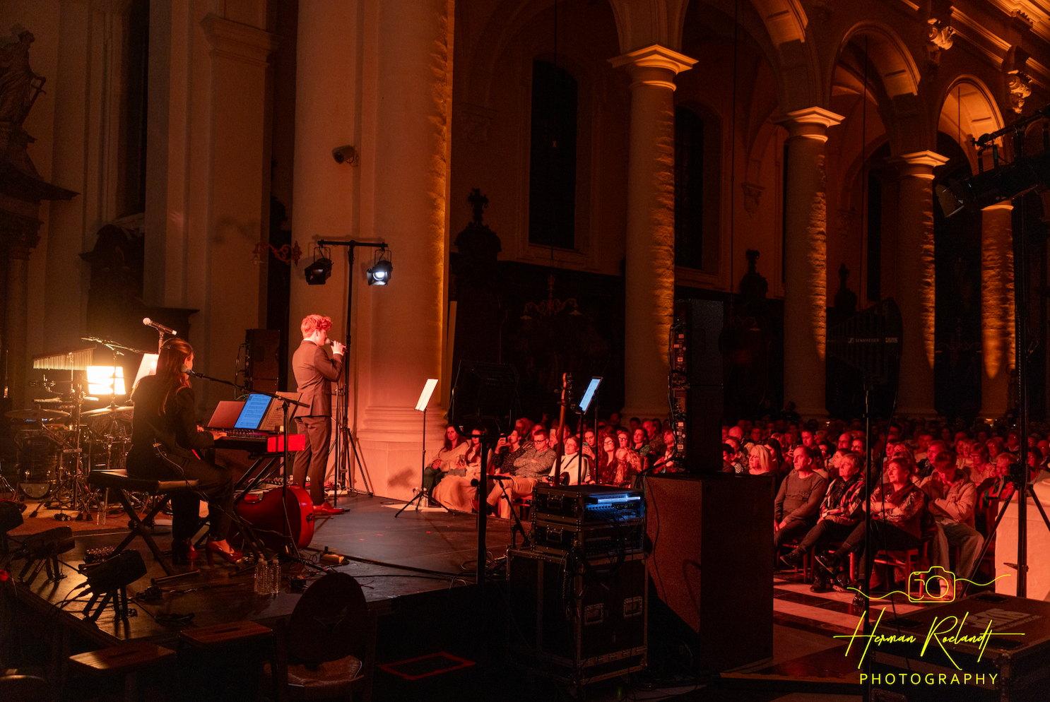 Abdijkerk Ninove tijdens Kerstconcert JENS met LIVE band. Foto: Herman Roelandt 